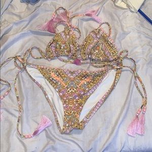 VS bikini